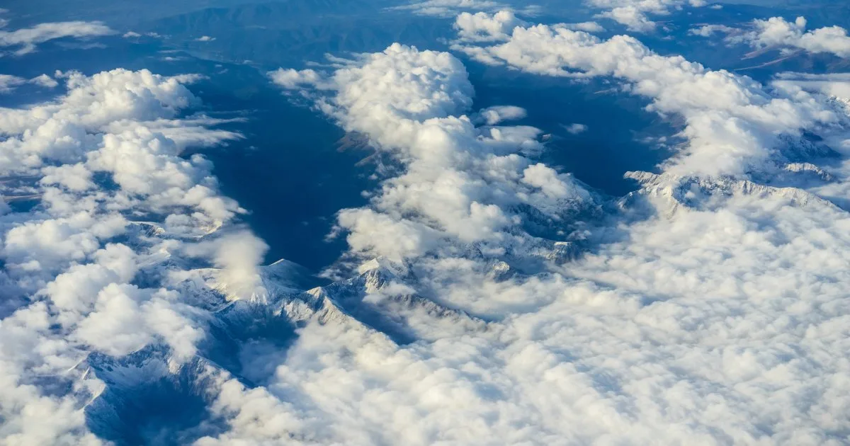 Mountain Flying — Hazards, Training, and Alpine Routes - Aircraft Wissen für Einsteiger
