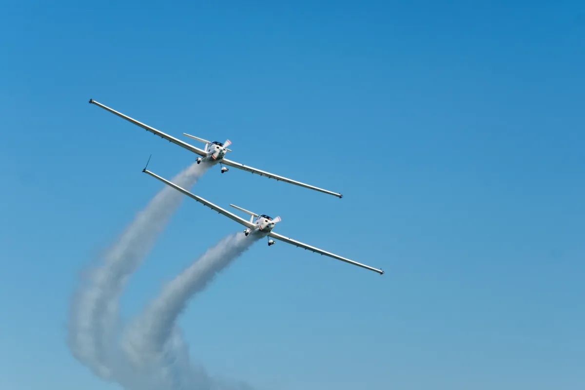 Aerobatics — Basic Figures, Licensing, Competitions, and Risks - Aircraft Wissen für Einsteiger